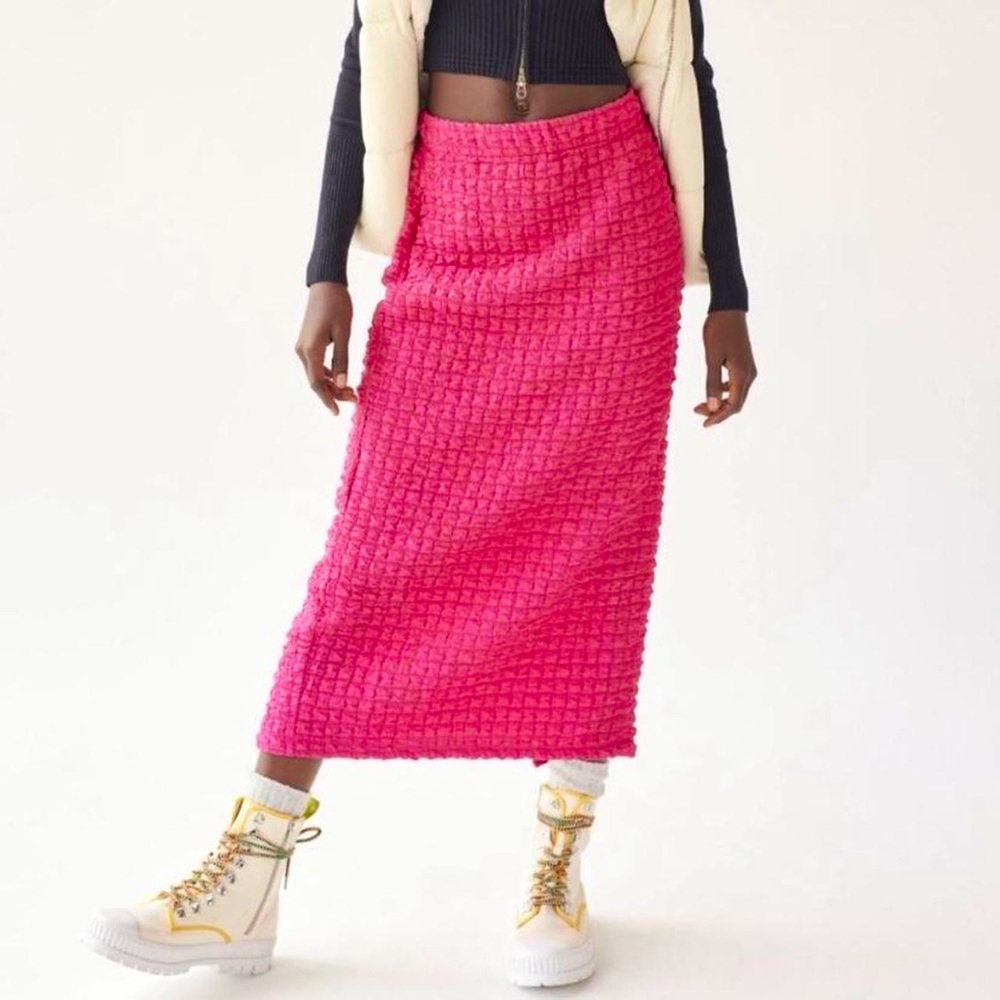 UO Kimmy Bubble Knit Midi Skirt Pink